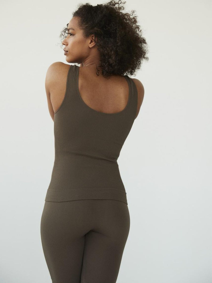 Releve Fashion Dear Denier Lena Seamless Rib Legging in Brown Ethical Luxury Brand Sustainable Clothing Conscious Fashion Purchase with Purpose Shop for Good