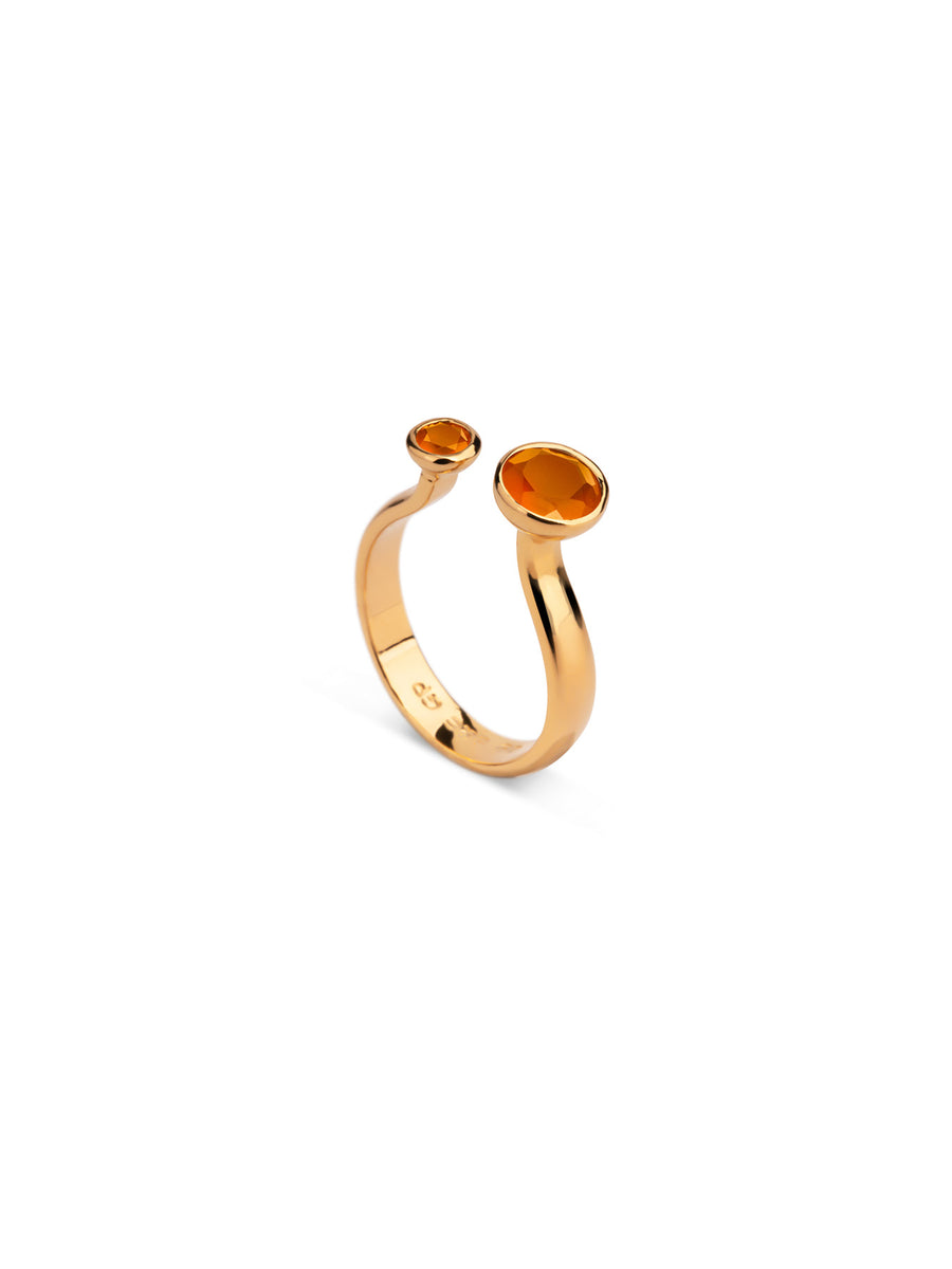 Relevé Fashion Emi & Eve Unity Ring with Carnelian Stones and Gold Made of Recycled Missile Shells Responsible Luxury Conflict-Free Jewellery Ethical and Sustainable Designer Brand Purchase with Purpose Shop for Good