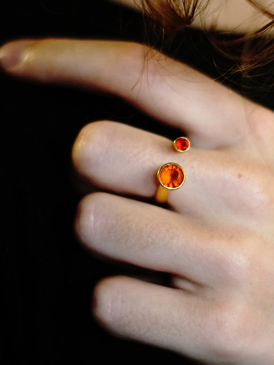 Relevé Fashion Emi & Eve Unity Ring with Carnelian Stones and Gold Made of Recycled Missile Shells Responsible Luxury Conflict-Free Jewellery Ethical and Sustainable Designer Brand Purchase with Purpose Shop for Good