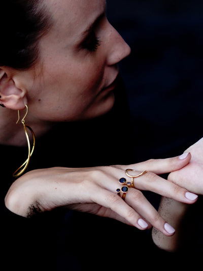Relevé Fashion Emi & Eve Unity Ring with Onyx Stones and Gold Made of Recycled Missile Shells Responsible Luxury Conflict-Free Jewellery Ethical and Sustainable Designer Brand Purchase with Purpose Shop for Good