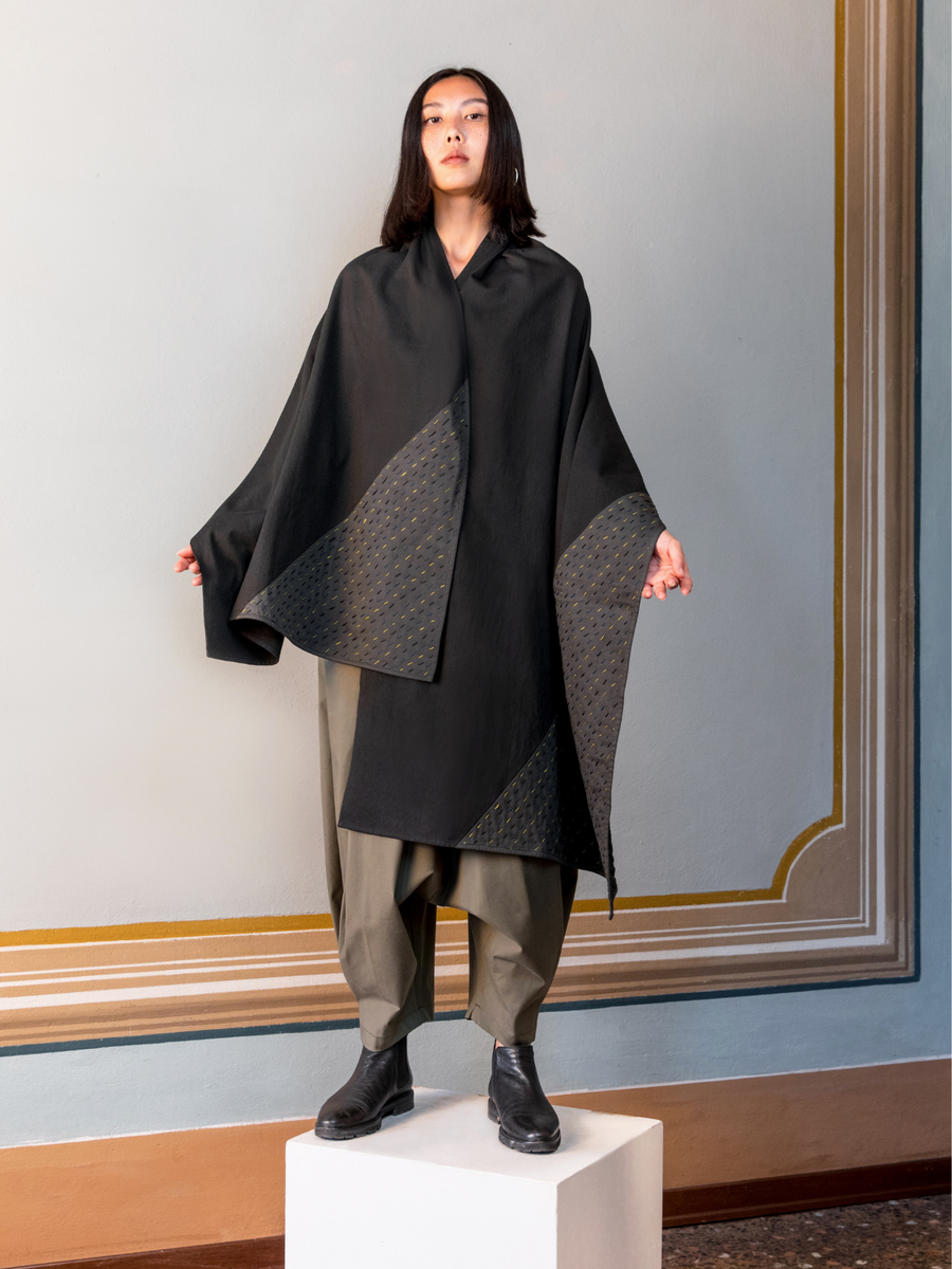 Releve Fashion Filanda n.18 Kantha Hand-Embroidered Cotton Shawl Black/ Grey Sustainable Luxury Fashion Conscious Clothing and Accessories Ethical Designer Brand Artisanal Handcrafted Made in Italy Purchase with Purpose Shop for Good