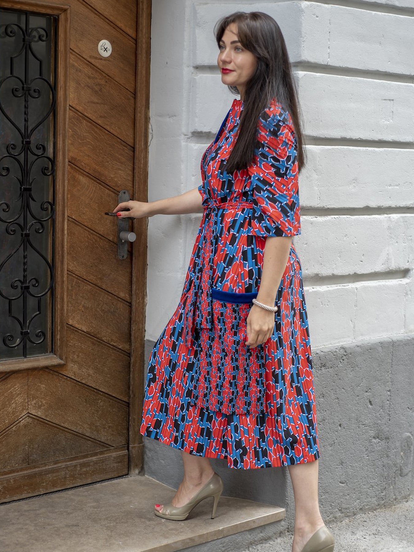blue and red dress Lenie Boya London Fashion Week S/S 2015 Haute Couture. Jacket with Trousers Blue fabric manipulated Tie and detachable shirt collar and soft ruffle accents throughout the waist blue and red dress Royal
