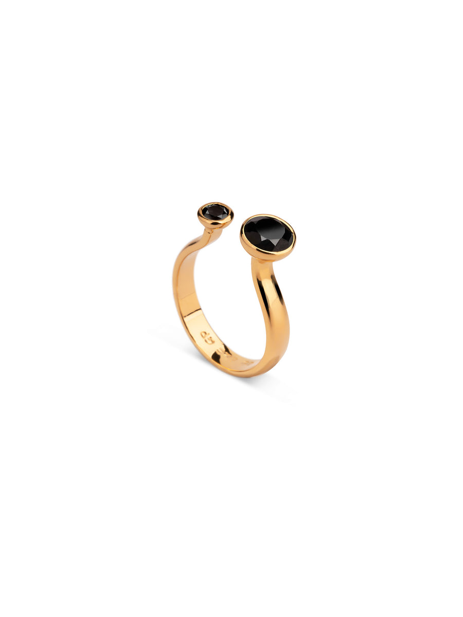 Relevé Fashion Emi & Eve Unity Ring with Onyx Stones and Gold Made of Recycled Missile Shells Responsible Luxury Conflict-Free Jewellery Ethical and Sustainable Designer Brand Purchase with Purpose Shop for Good
