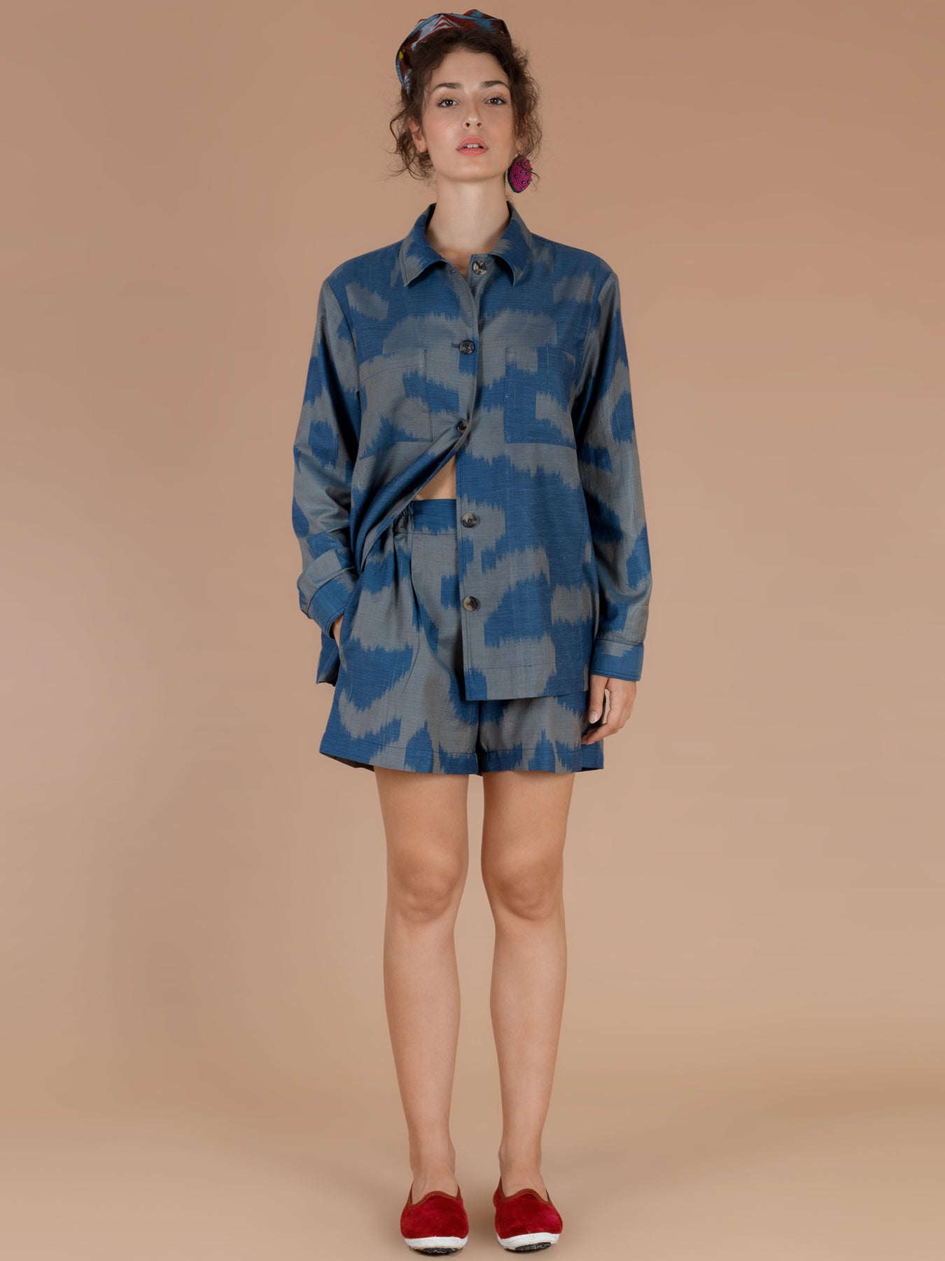 Releve Fashion Filanda n.18 Ferghana Blue Grey Silk Ikat Shorts Sustainable Luxury Fashion Conscious Clothing and Accessories Ethical Designer Brand Artisanal Handcrafted Made in Italy Purchase with Purpose Shop for Good