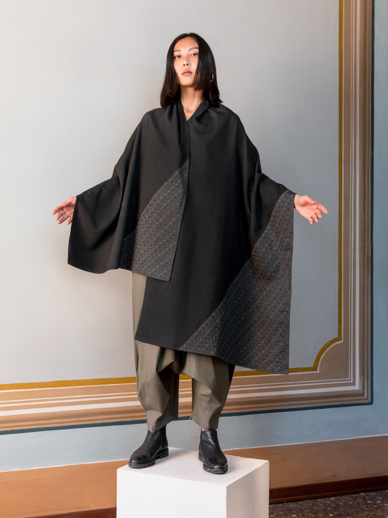 Releve Fashion Filanda n.18 Kantha Hand-Embroidered Cotton Shawl Black/ Grey Sustainable Luxury Fashion Conscious Clothing and Accessories Ethical Designer Brand Artisanal Handcrafted Made in Italy Purchase with Purpose Shop for Goo