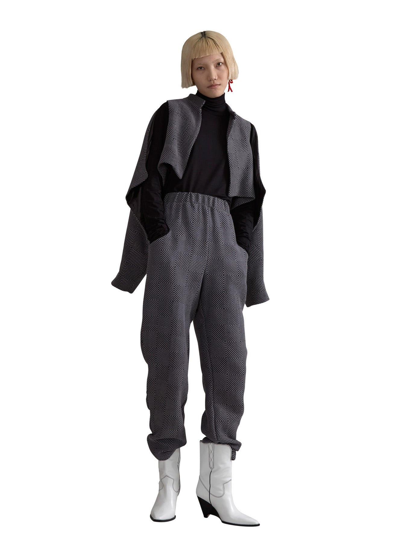 Releve Fashion Harem London Black White Diamond Patterned Efe Organic Cotton Capelet Sustainable Streetwear Style Conscious Clothing Ethical Fashion Designer Brand Handmade Purchase with Purpose Shop for Good