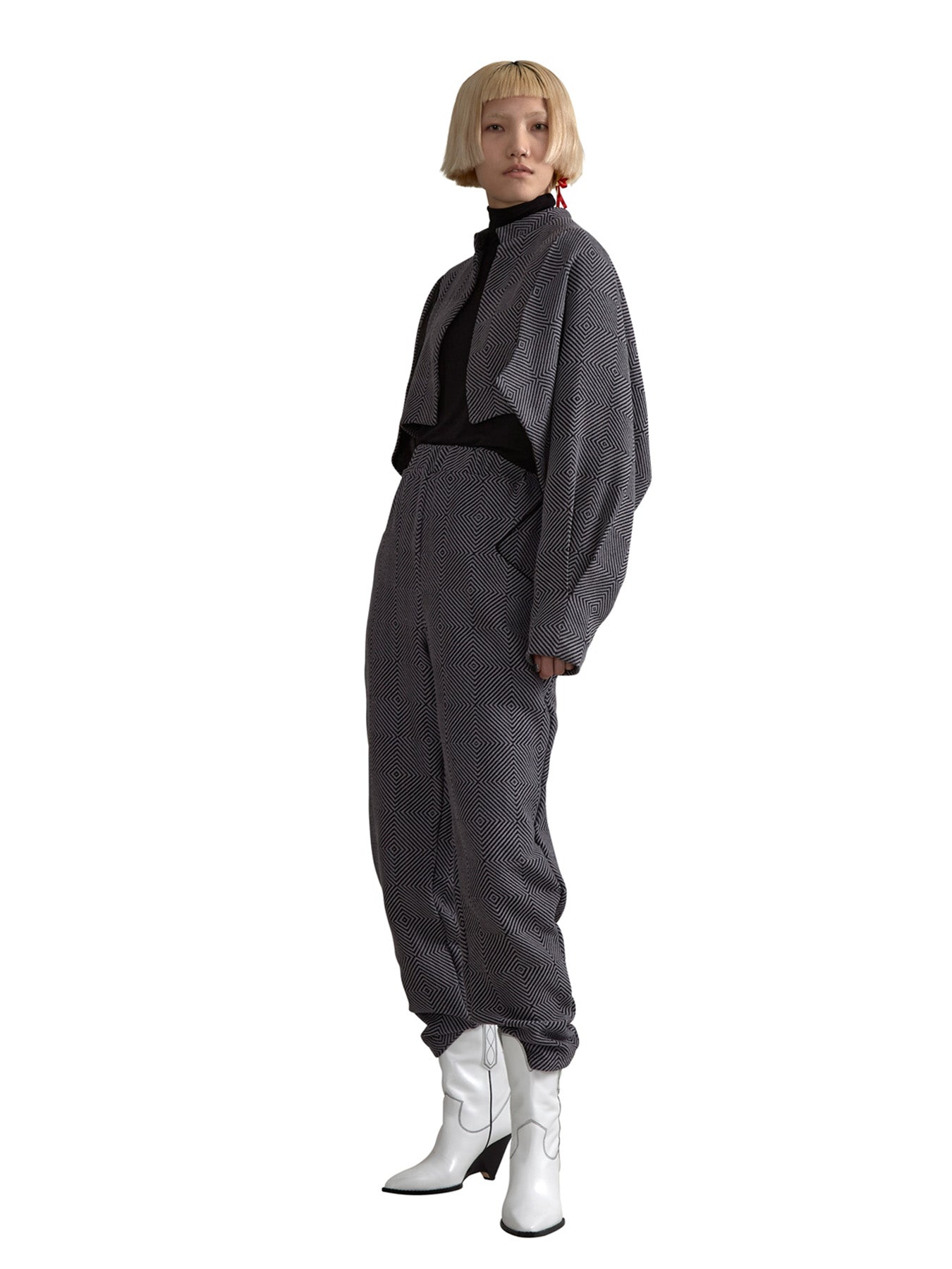 Releve Fashion Harem London Black White Diamond Patterned Efe Organic Cotton Capelet Sustainable Streetwear Style Conscious Clothing Ethical Fashion Designer Brand Handmade Purchase with Purpose Shop for Good