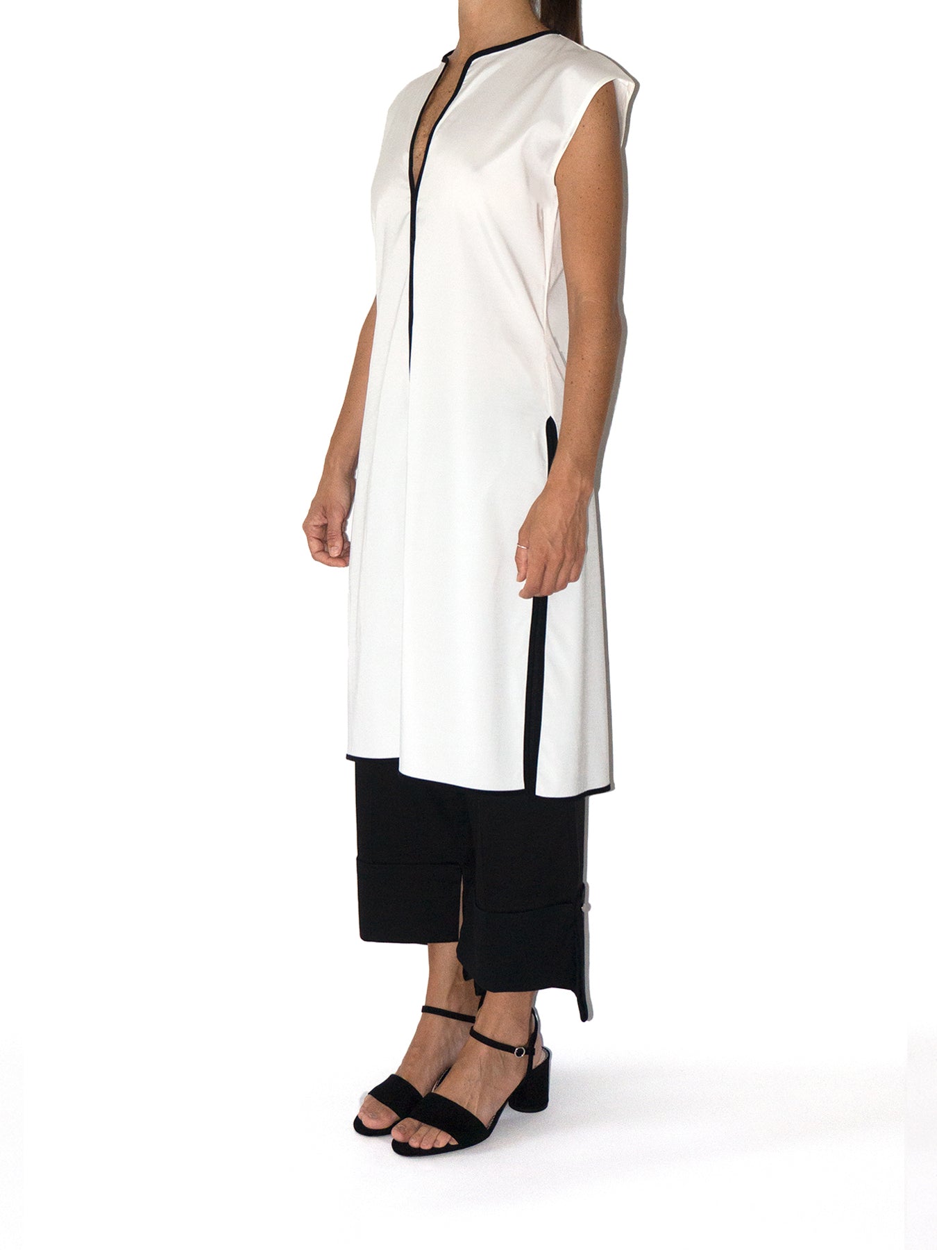 Releve Fashion Port Zienna White and Black Ele Sleeveless A-Line Blouse Sustainable Luxury Fashion Conscious Clothing Ethical Designer Brand Eco Design Innovative Materials Purchase with Purpose Shop for Good